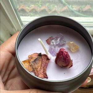Amethyst Quartz and Citrine Purple Scented Candle with Dried Flowers